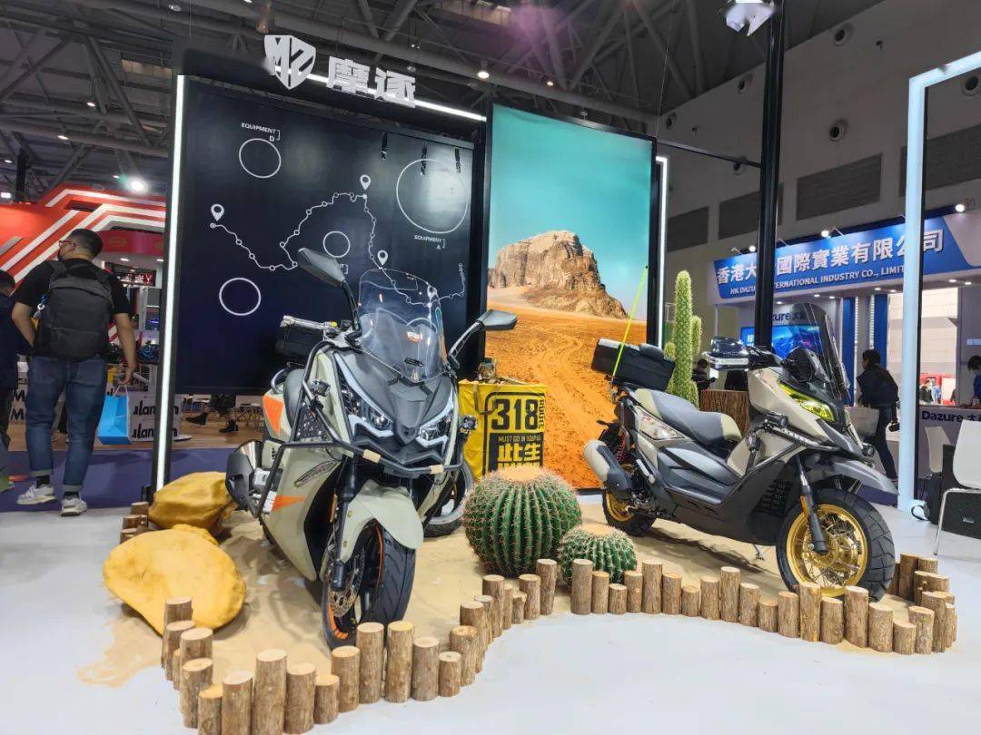 個(gè)性化摩托車藍(lán)海浮現(xiàn)，“摩逐”以工廠級(jí)專業(yè)改裝亮相摩博會(huì)